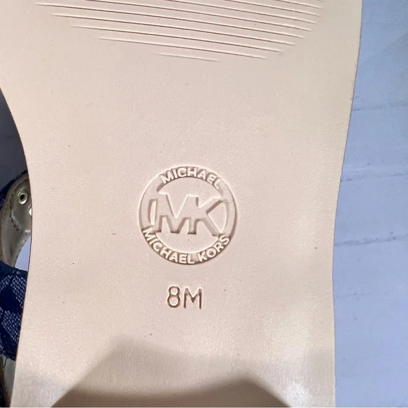 Michael Kors Plate Flat Thong Sandal Blue Denim Monogram Womens Size 8 - Picture 10 of 12